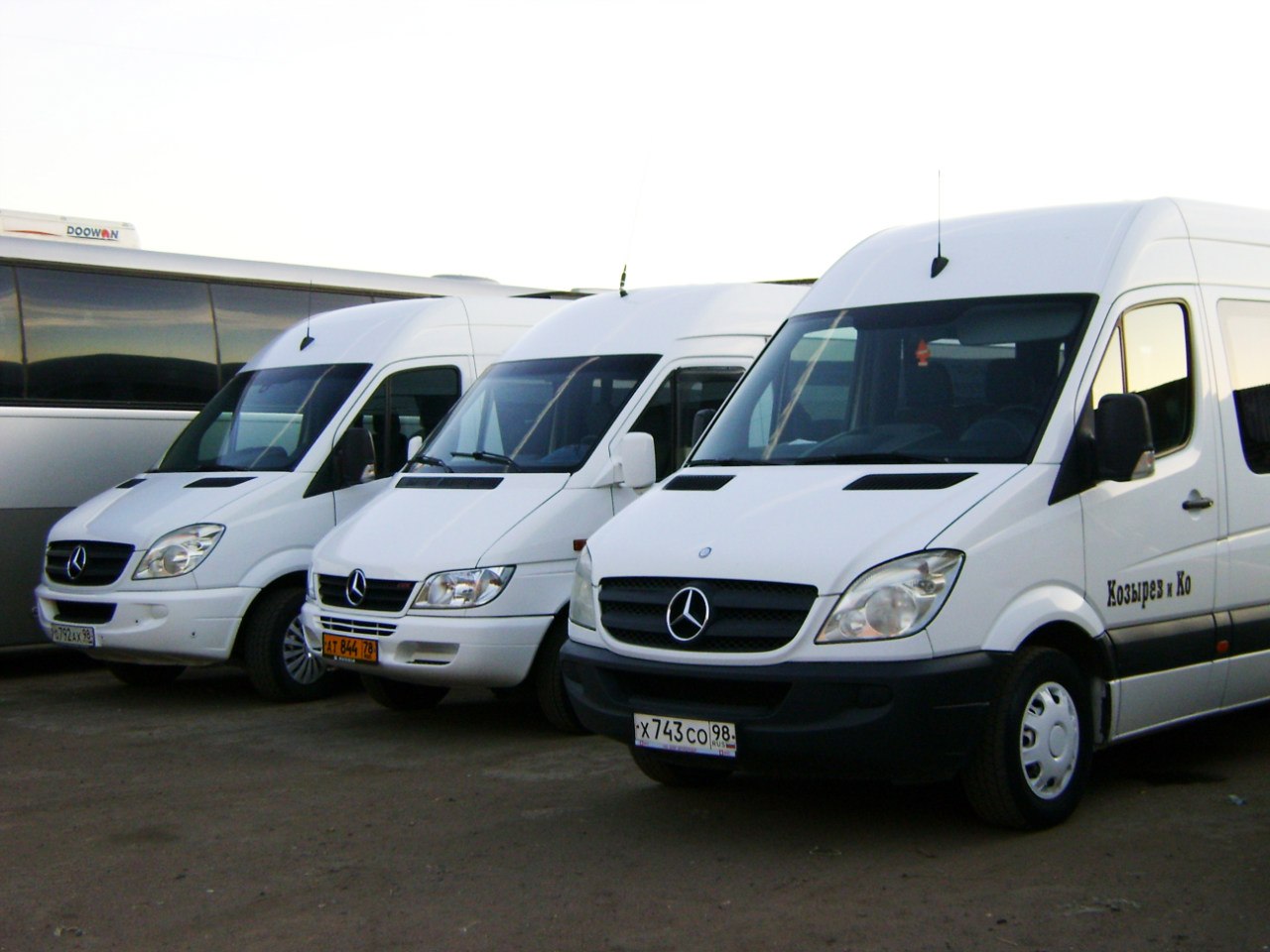 Мерседес спринтер пассажирский 22 местный. Микроавтобус мерседес вместимостью 40. Мерседес спринтер белый. Мерседес спринтер вип 19. Ситроен джампер микроавтобус.